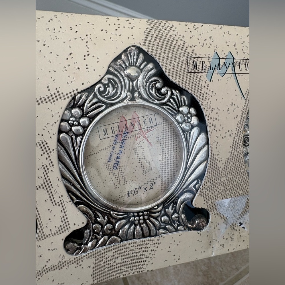 set of 4 vintage 1996 Melannco silver-plated Victorian-style mini picture frames - Picture 7 of 9